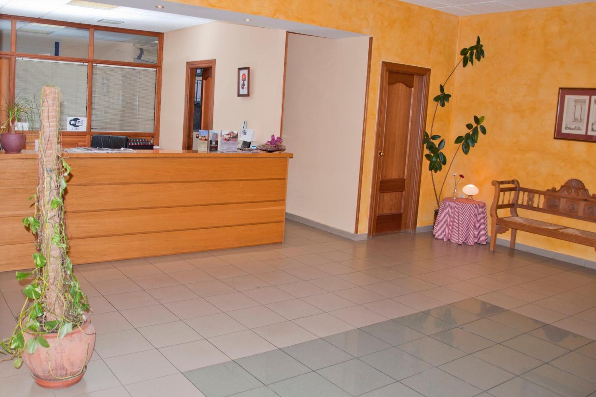 Mlc Benavente Hotel Bagian luar foto