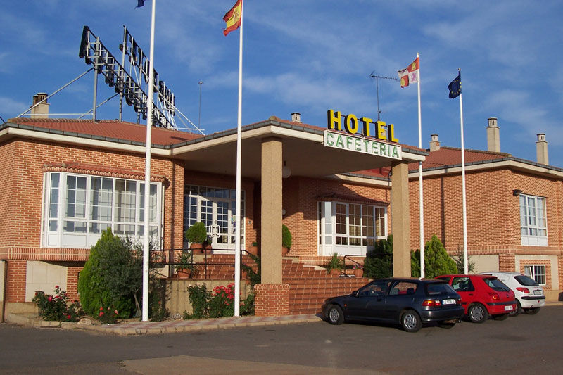 Mlc Benavente Hotel Bagian luar foto
