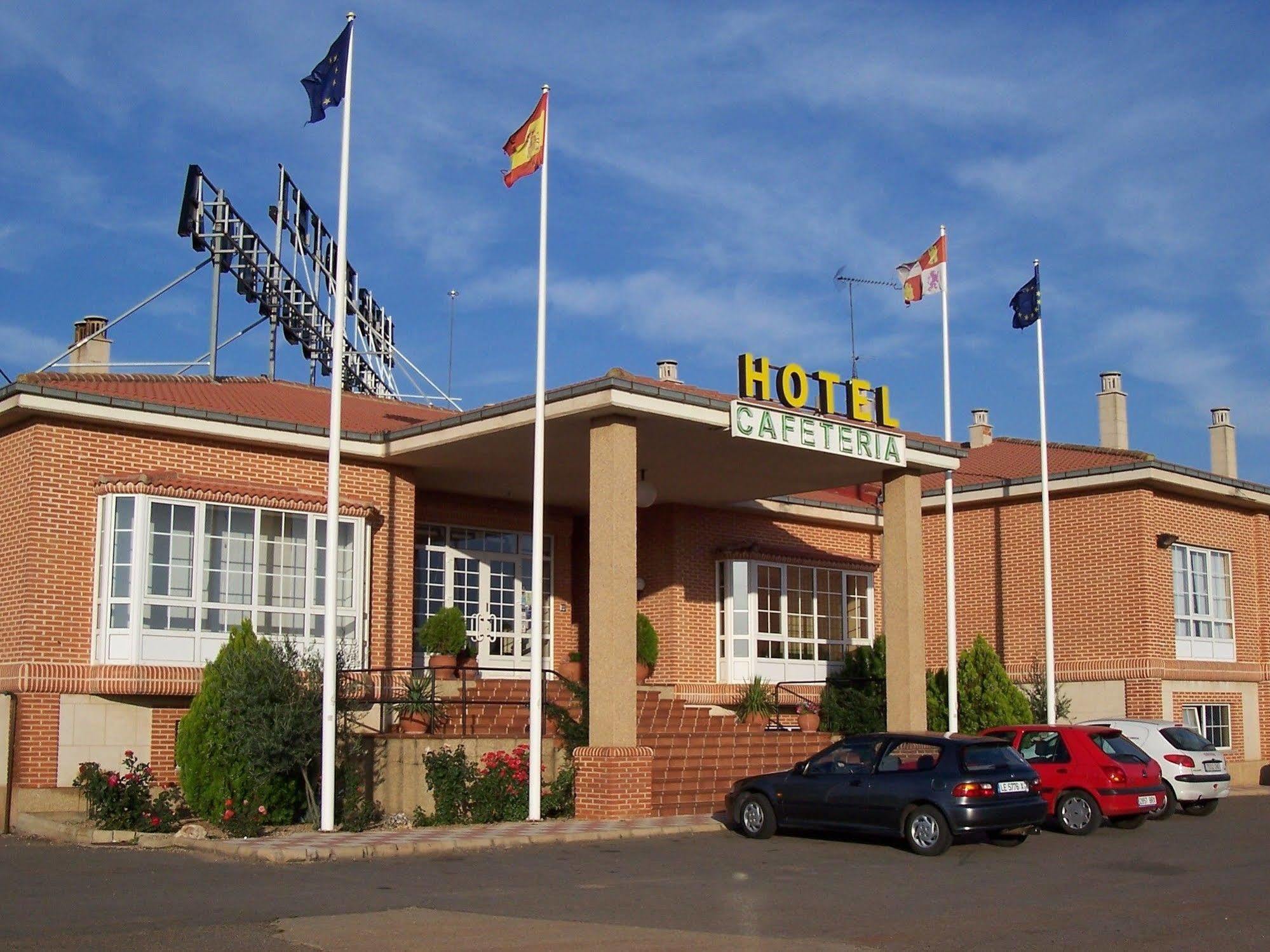 Mlc Benavente Hotel Bagian luar foto