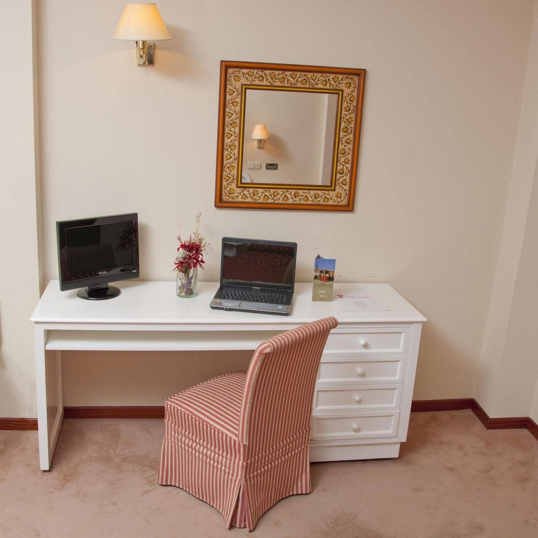 Mlc Benavente Hotel Bagian luar foto